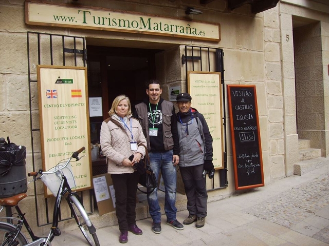 grupo con bicicleta.jpg